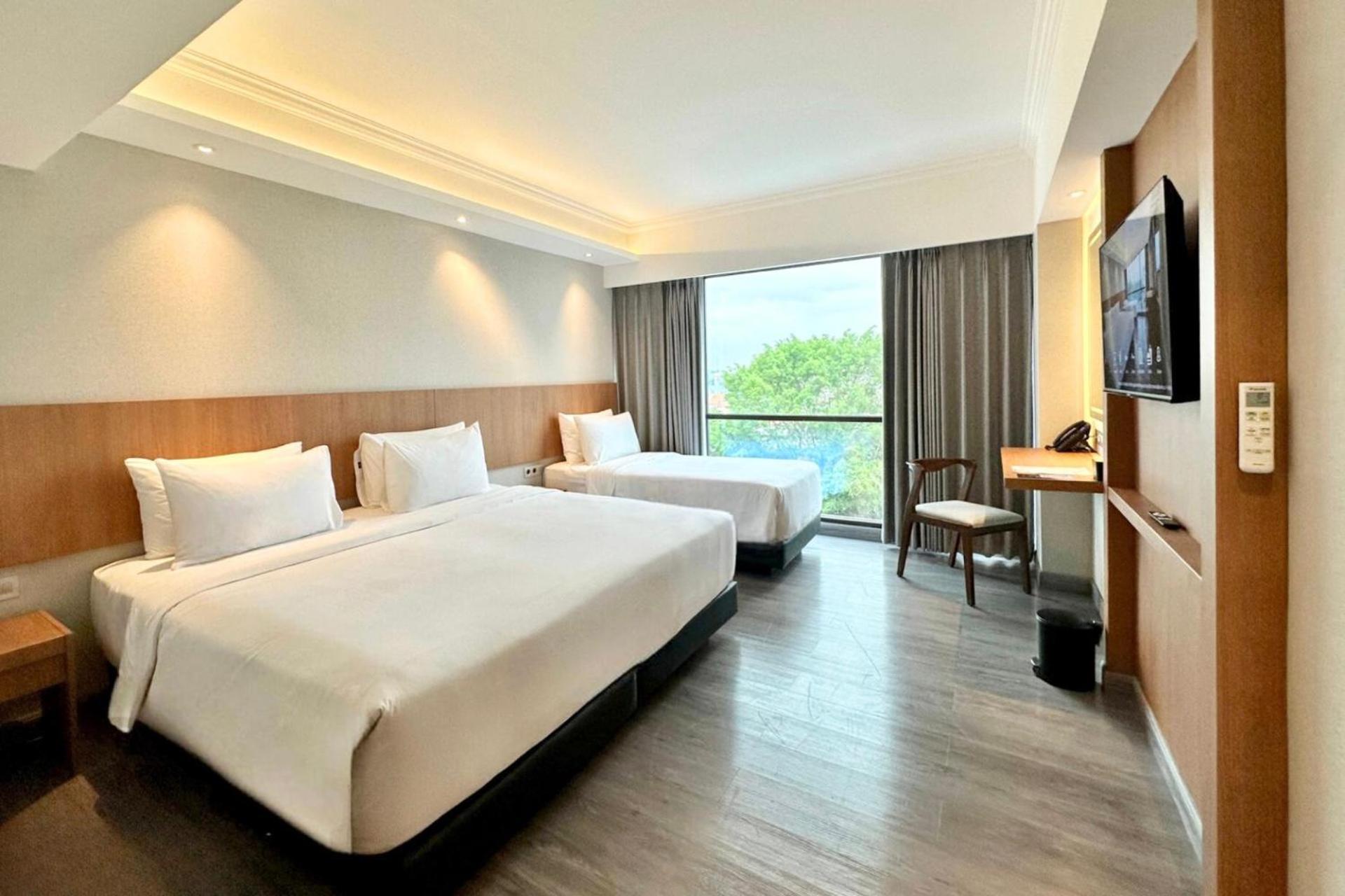 The Malioboro Hotel & Conference Center Yogyakarta Buitenkant foto