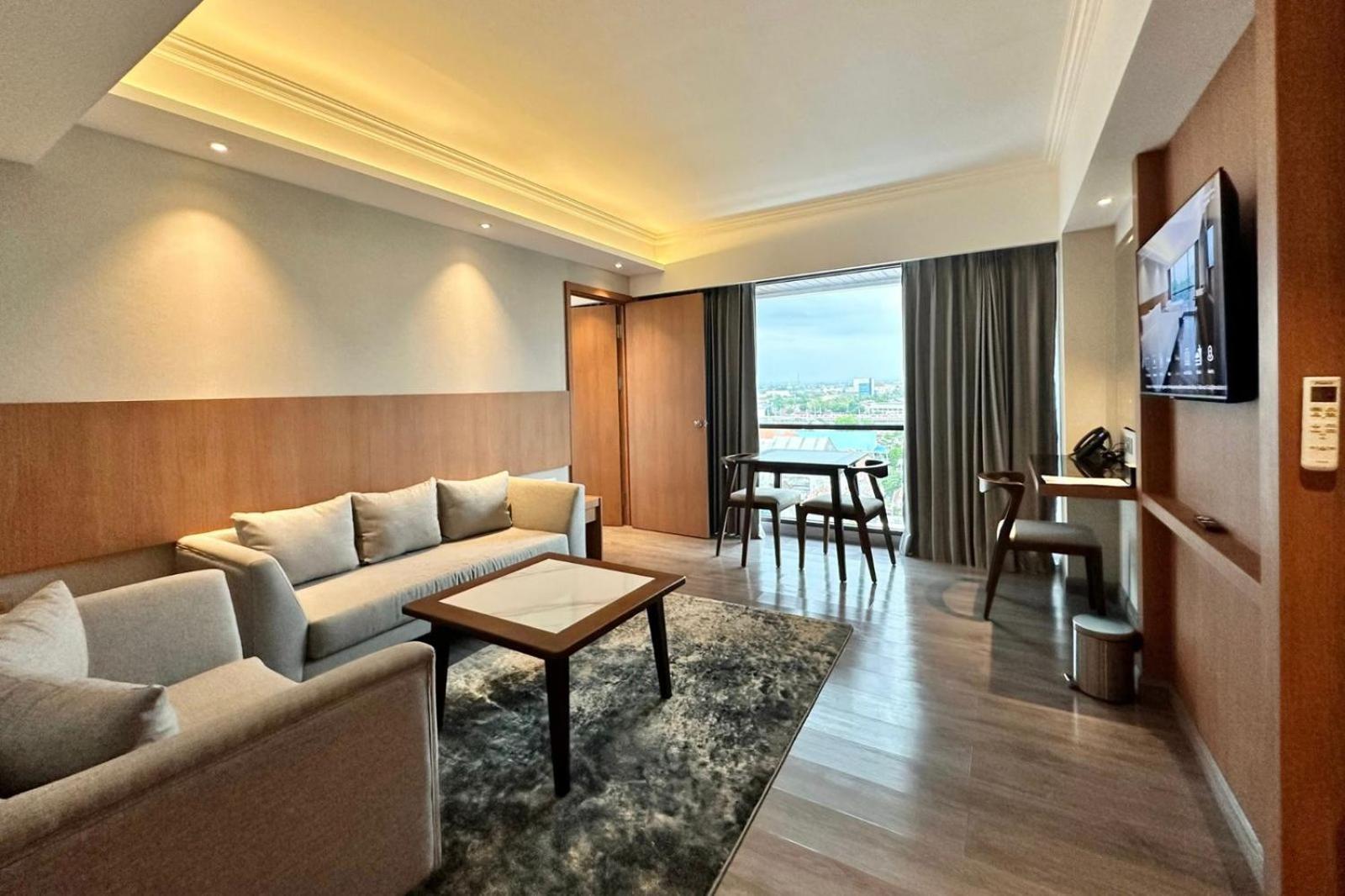 The Malioboro Hotel & Conference Center Yogyakarta Kamer foto