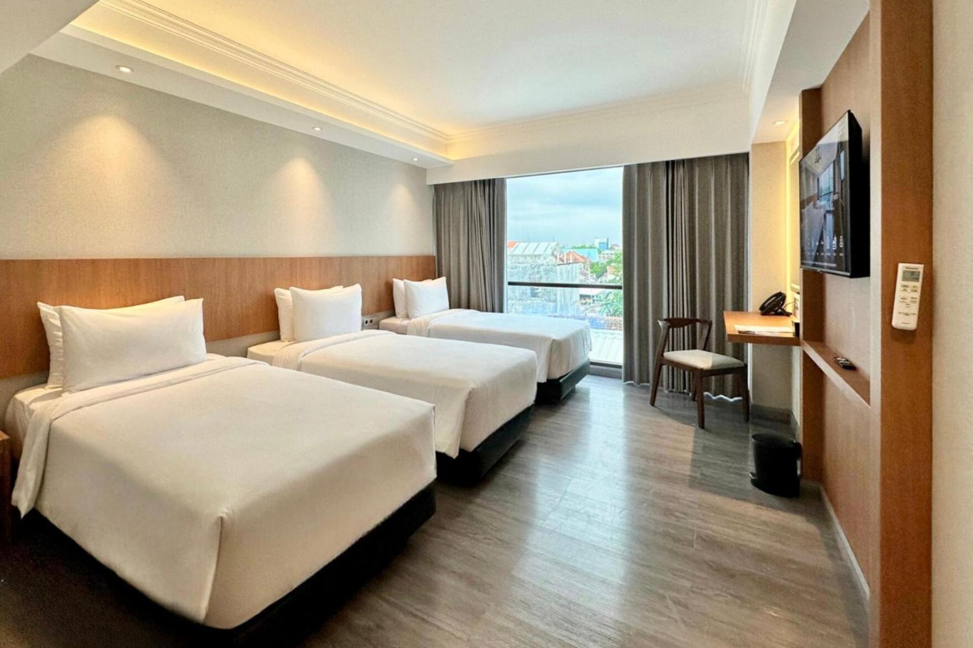 The Malioboro Hotel & Conference Center Yogyakarta Buitenkant foto