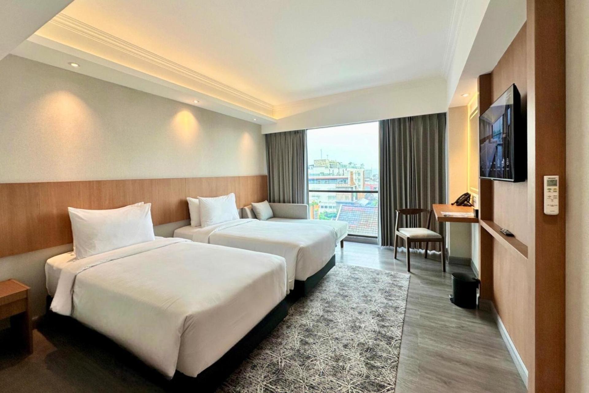 The Malioboro Hotel & Conference Center Yogyakarta Buitenkant foto